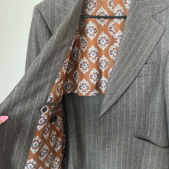 Men's Grey Pinstripe Blazer with Statement Lining - Picture 9 of 9